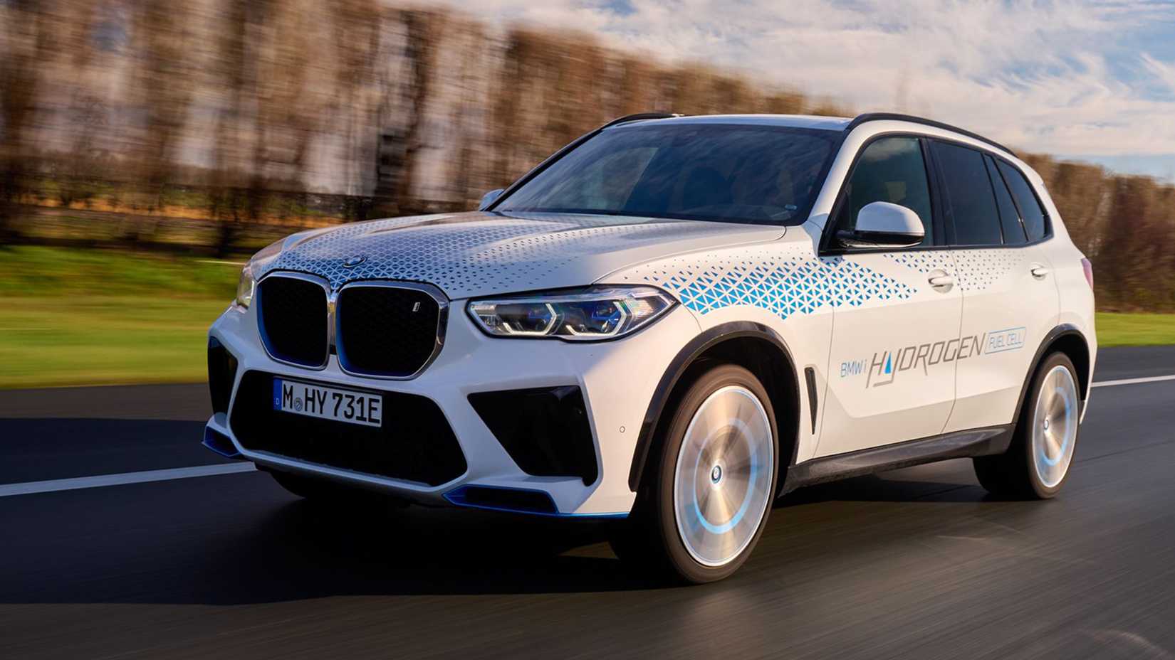 White BMW iX5 Hydrogen, front 3/4 view