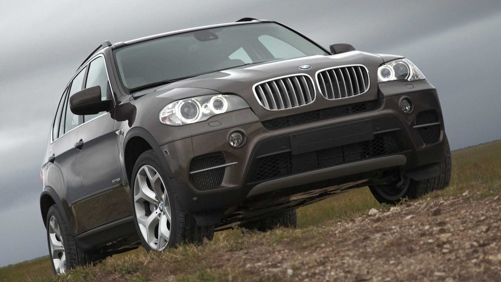 Front 3/4 shot of a 2011 BMW X5