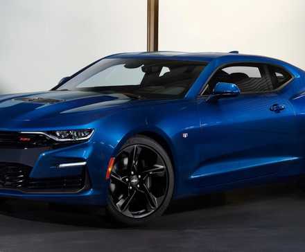 Front 3/4 shot of a 2019 Chevrolet Camaro