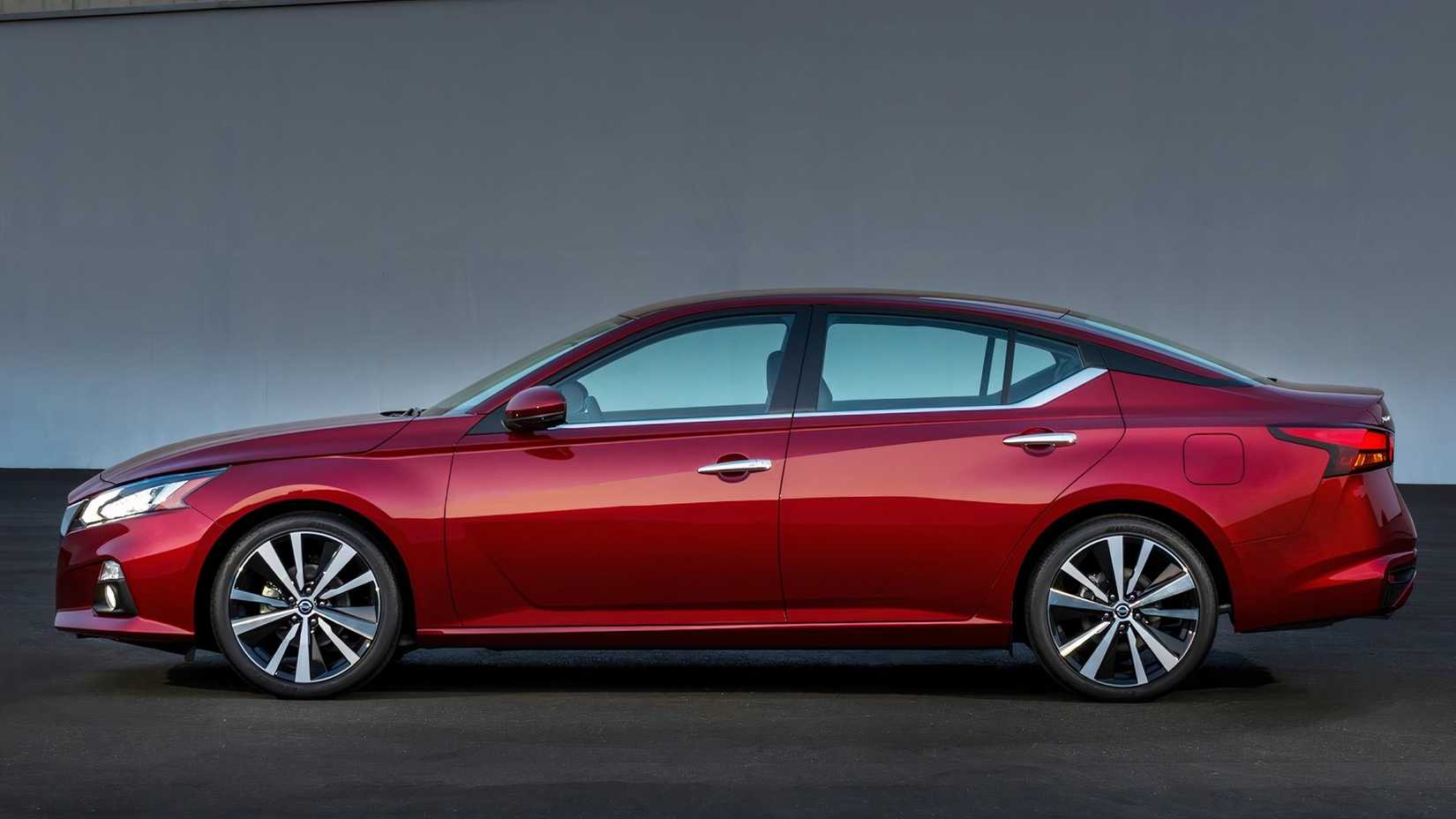 2019 Nissan Altima, side profile view