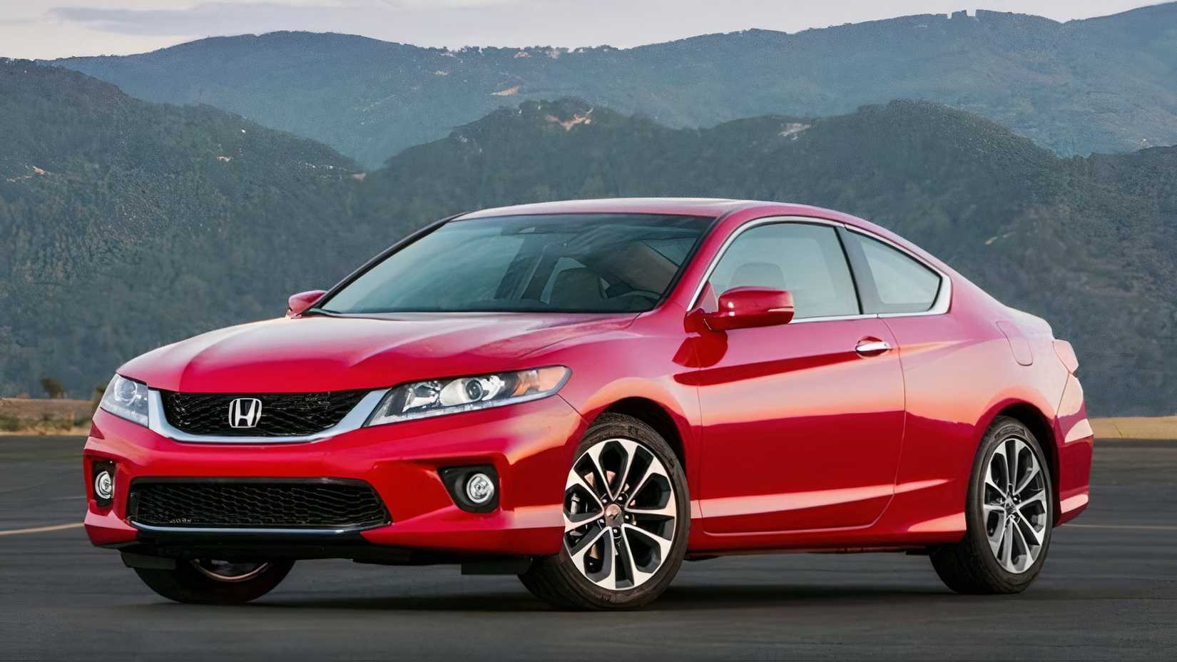 Foto frontal 3/4 de um Hona Accord 2014