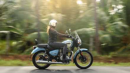 2024 Royal Enfield Meteor 350 Action