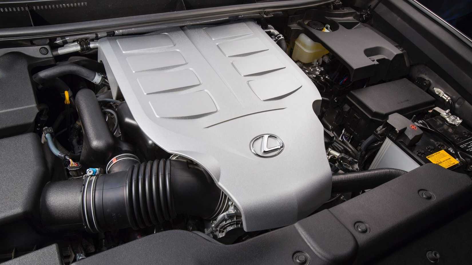 Foto do motor de um Lexus GX 460 2018