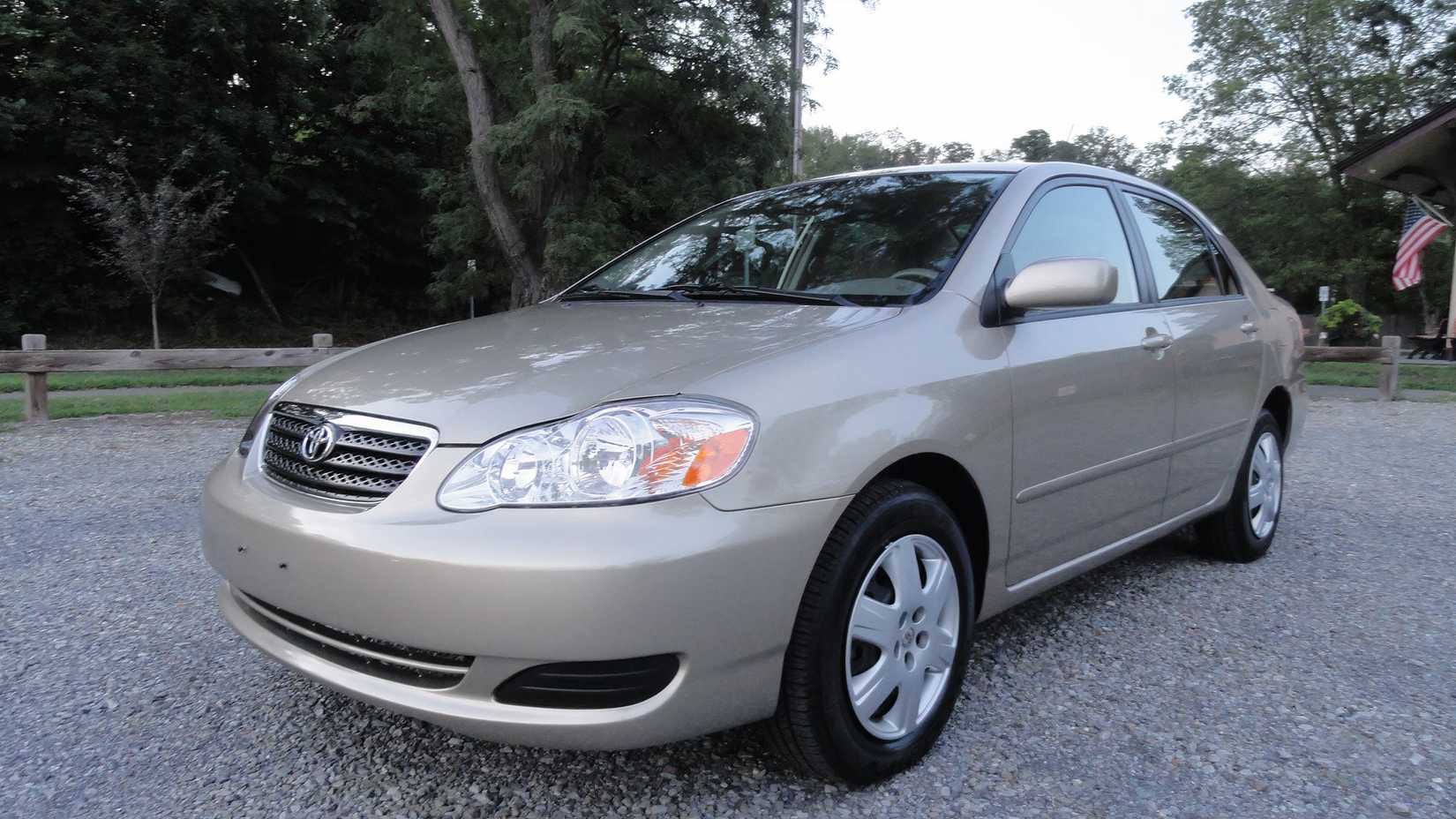 2007 Toyota Corolla LE in silver posing in parking lot