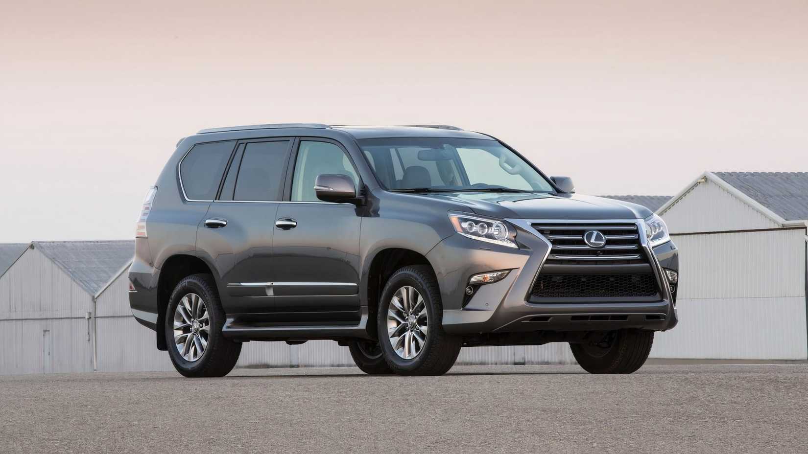 Foto frontal 3/4 de um Lexus GX 460 2018