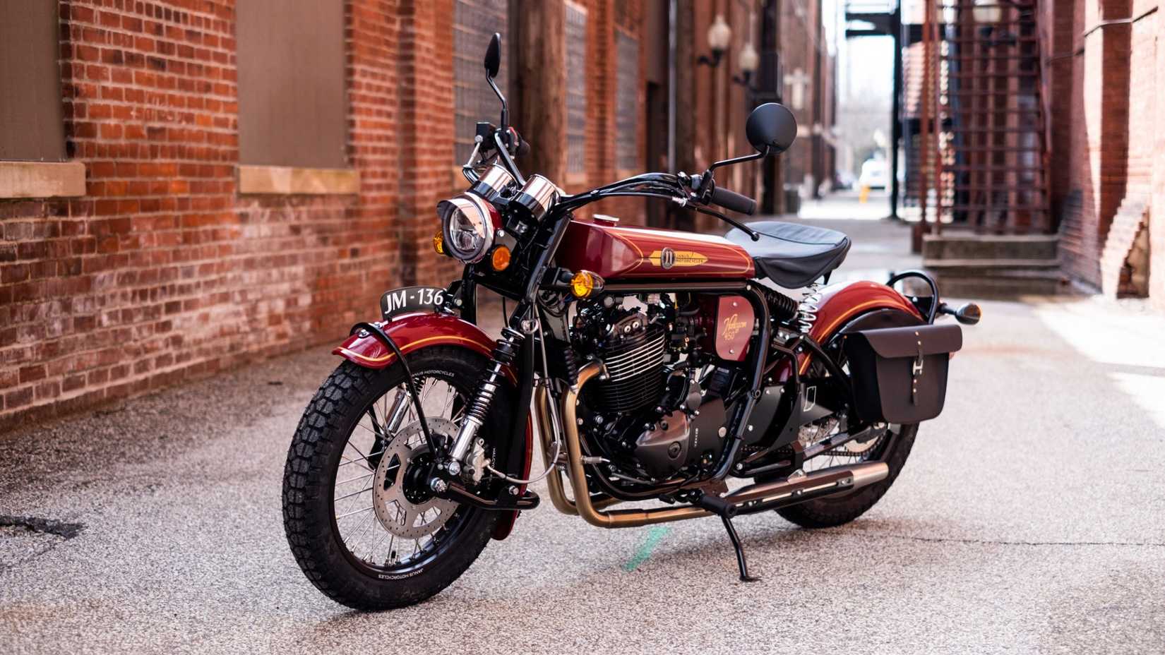 Janus Halcyon 450 front third quarter view