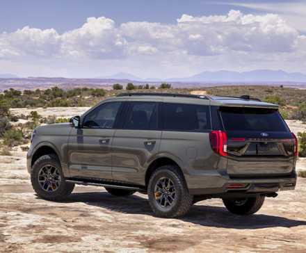 Rear 3/4 shot of a 2025 Ford Expedition Tremor