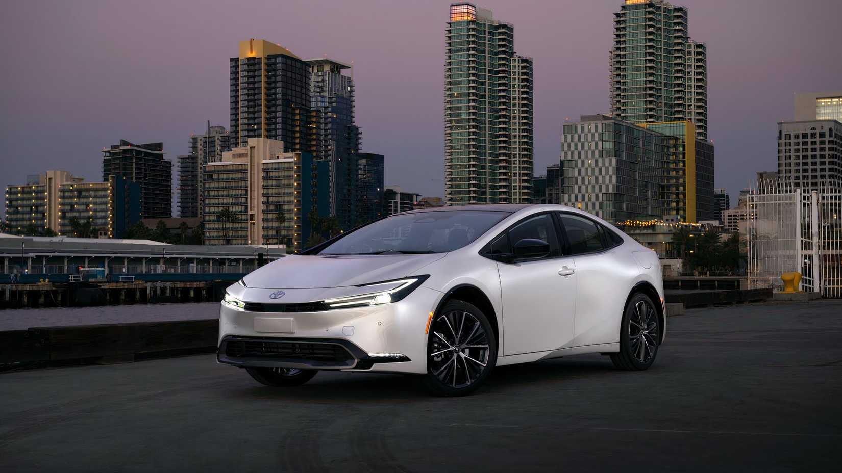 Prirus 10 Hybrids For Highway Driving