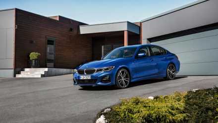 Front 3/4 shot of the 2020 BMW 3 Series