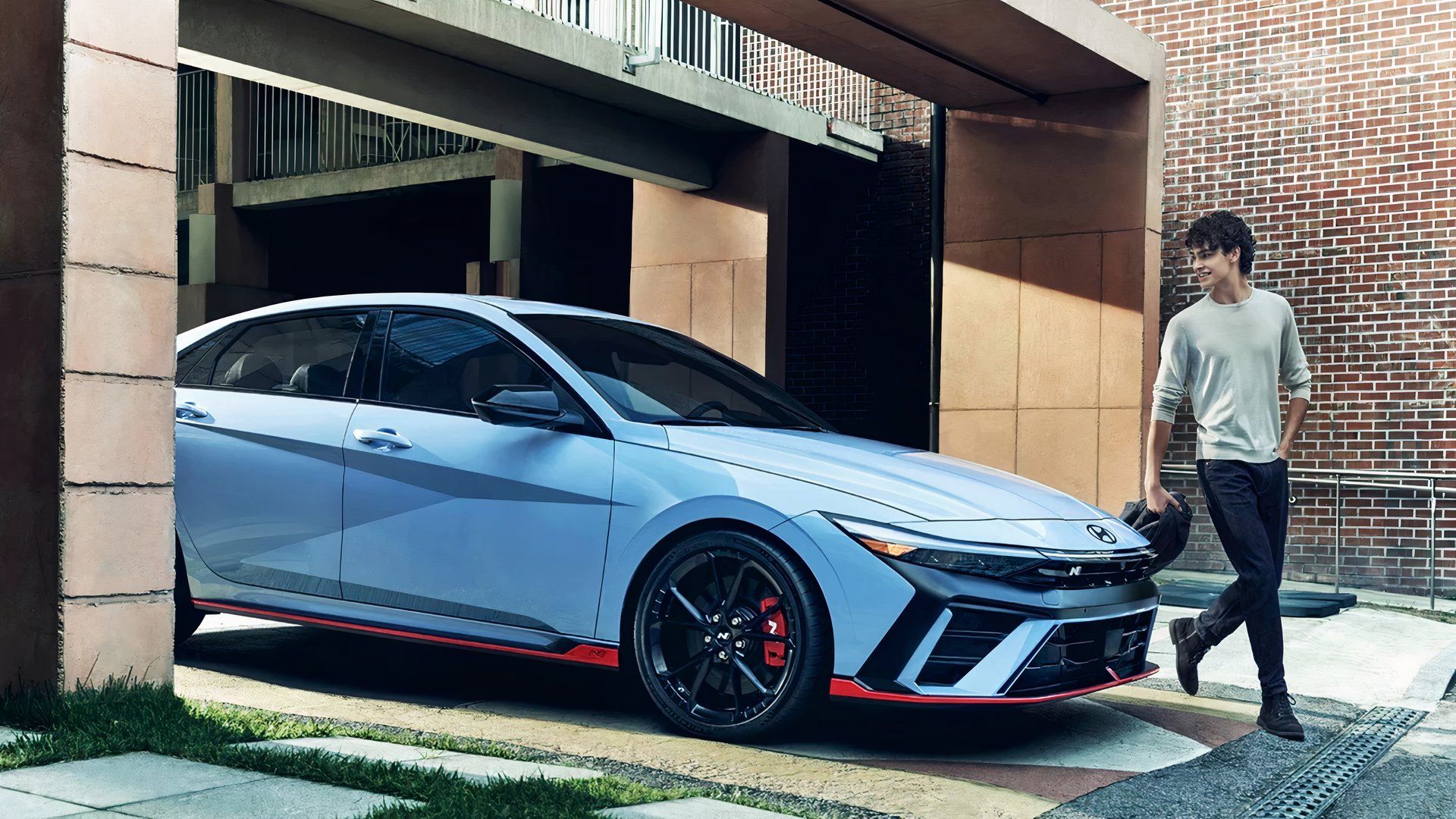 Foto da dianteira de um Hyundai Elantra N 2025