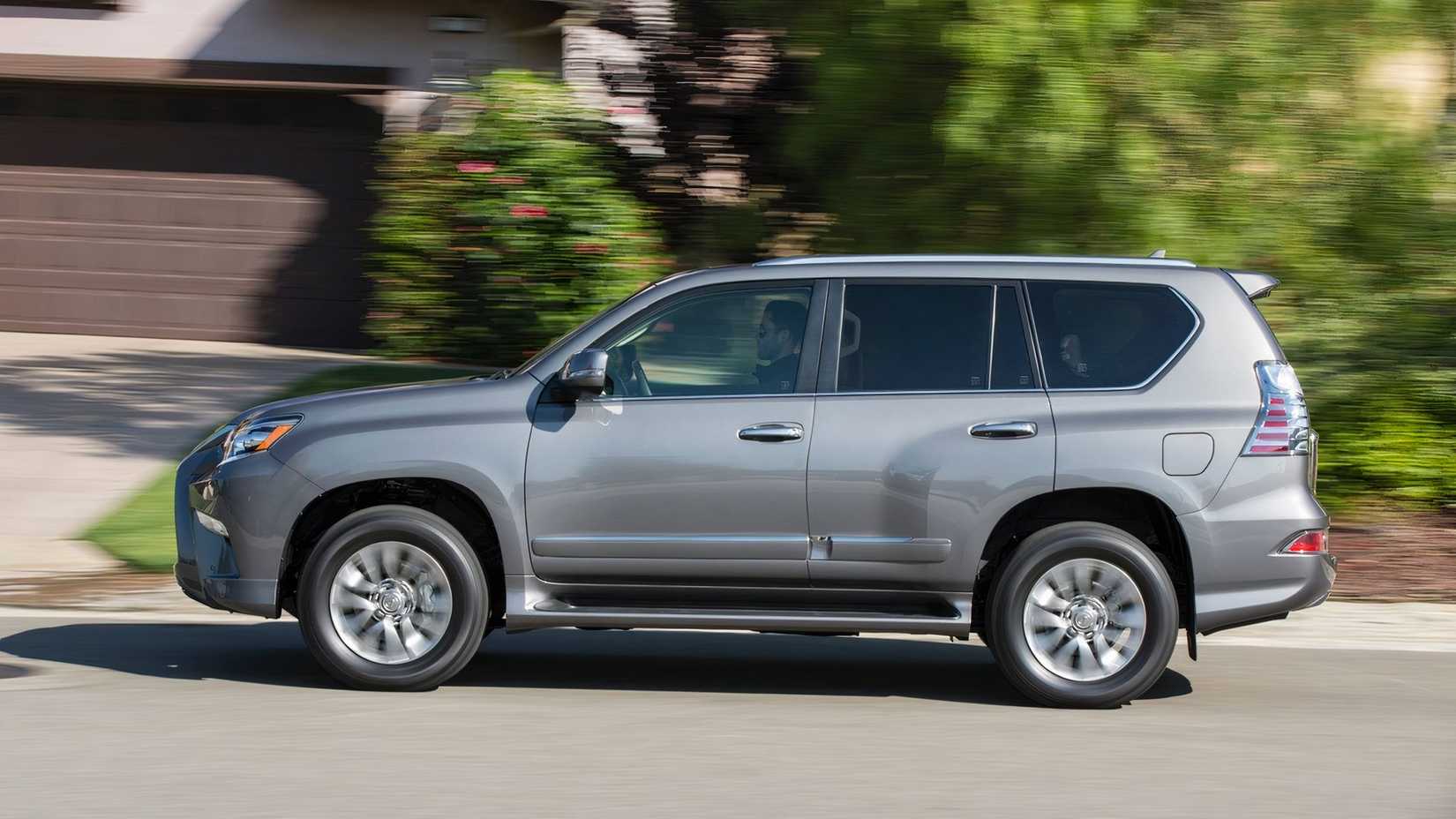Side shot of a 2018 Lexus GX 460 driving through city