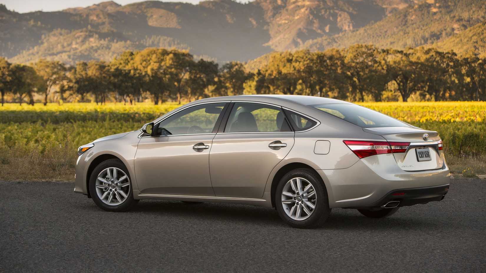 2013 Toyota Avalon rear