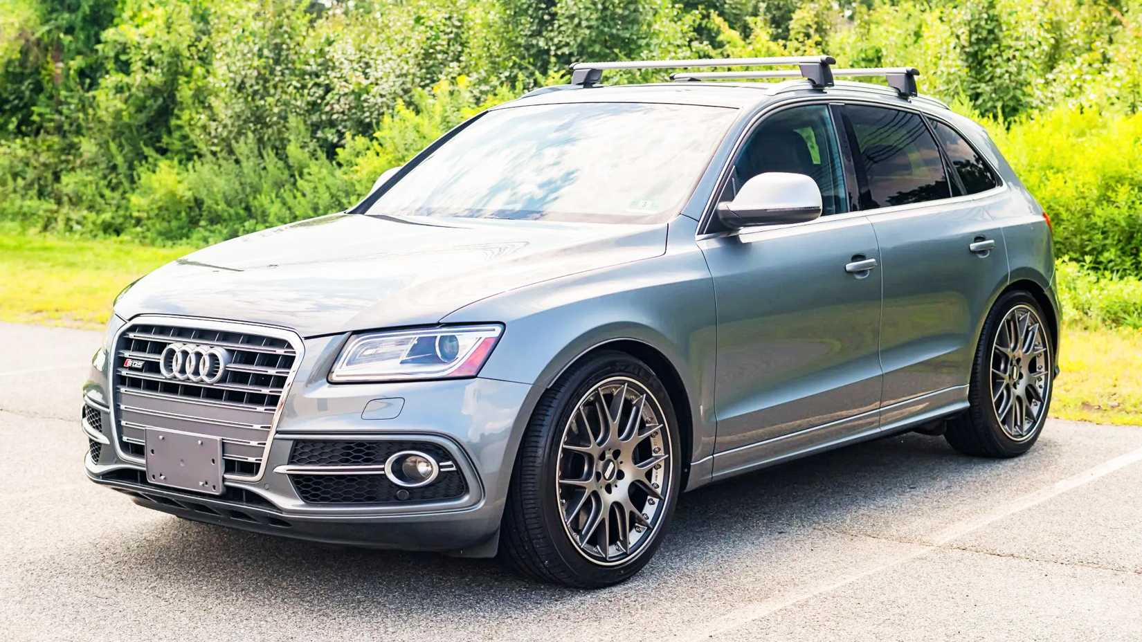 2014 Audi SQ5 action shot