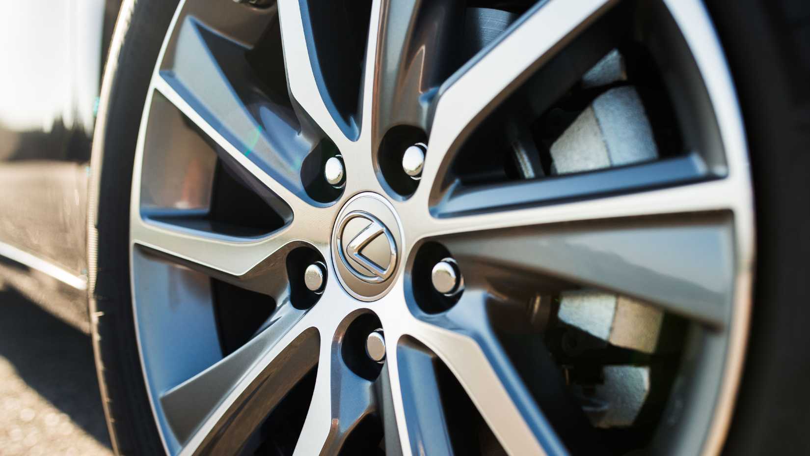 2018 Lexus ES 300h Wheel