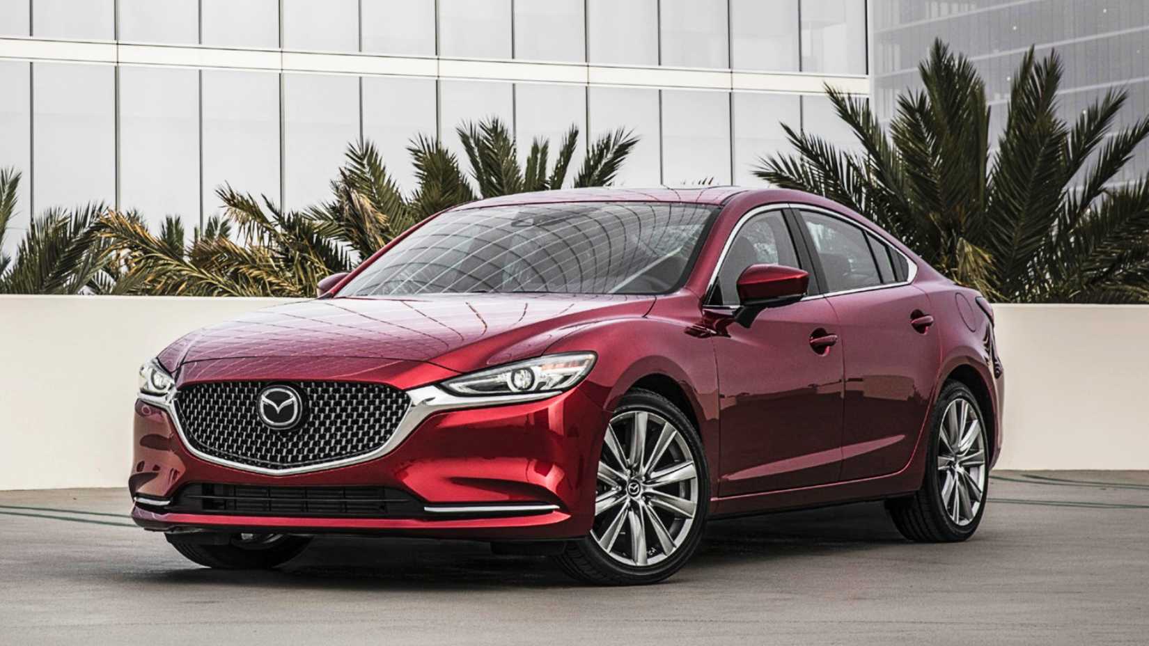 Estúdio Mazda 6 2019 filmado na frente 3/4 estacionado