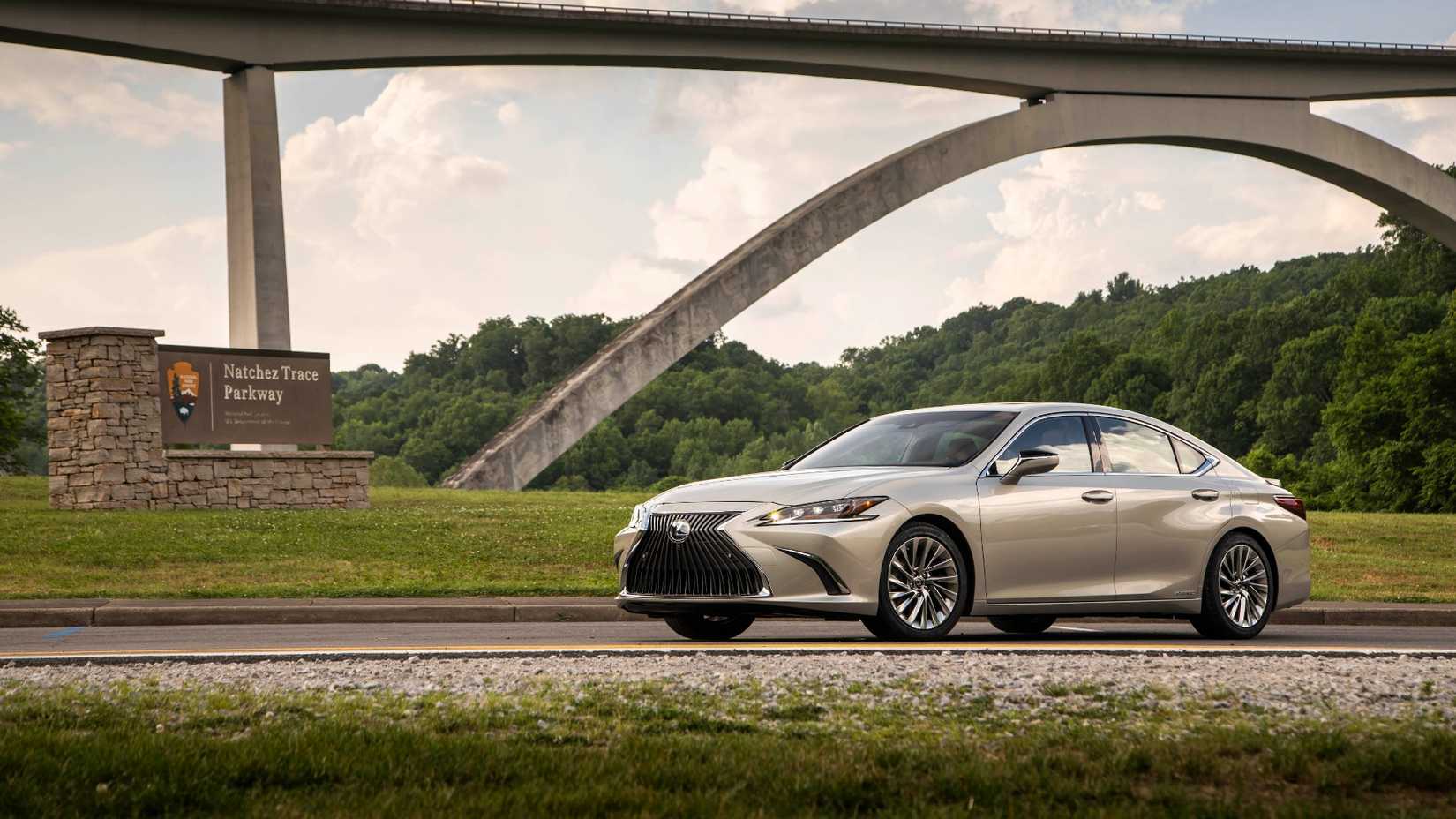 2019 Lexus ES 300h Parked