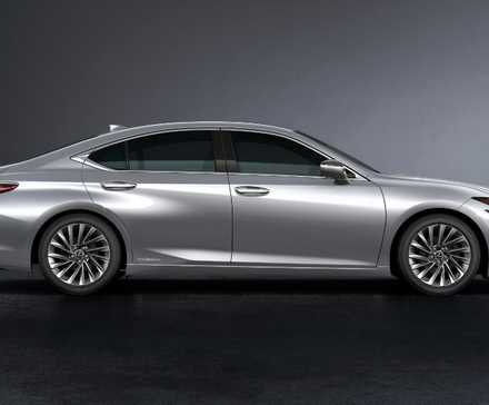 Foto lateral do perfil do Lexus ES 300h Hybrid 2022