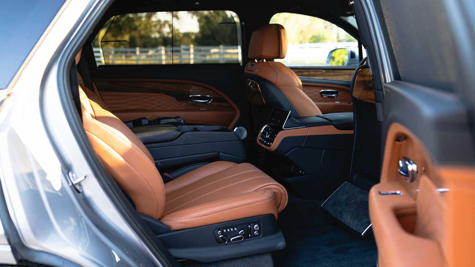 2024 Bentley Bentayga EWB Azure - Interior (22)