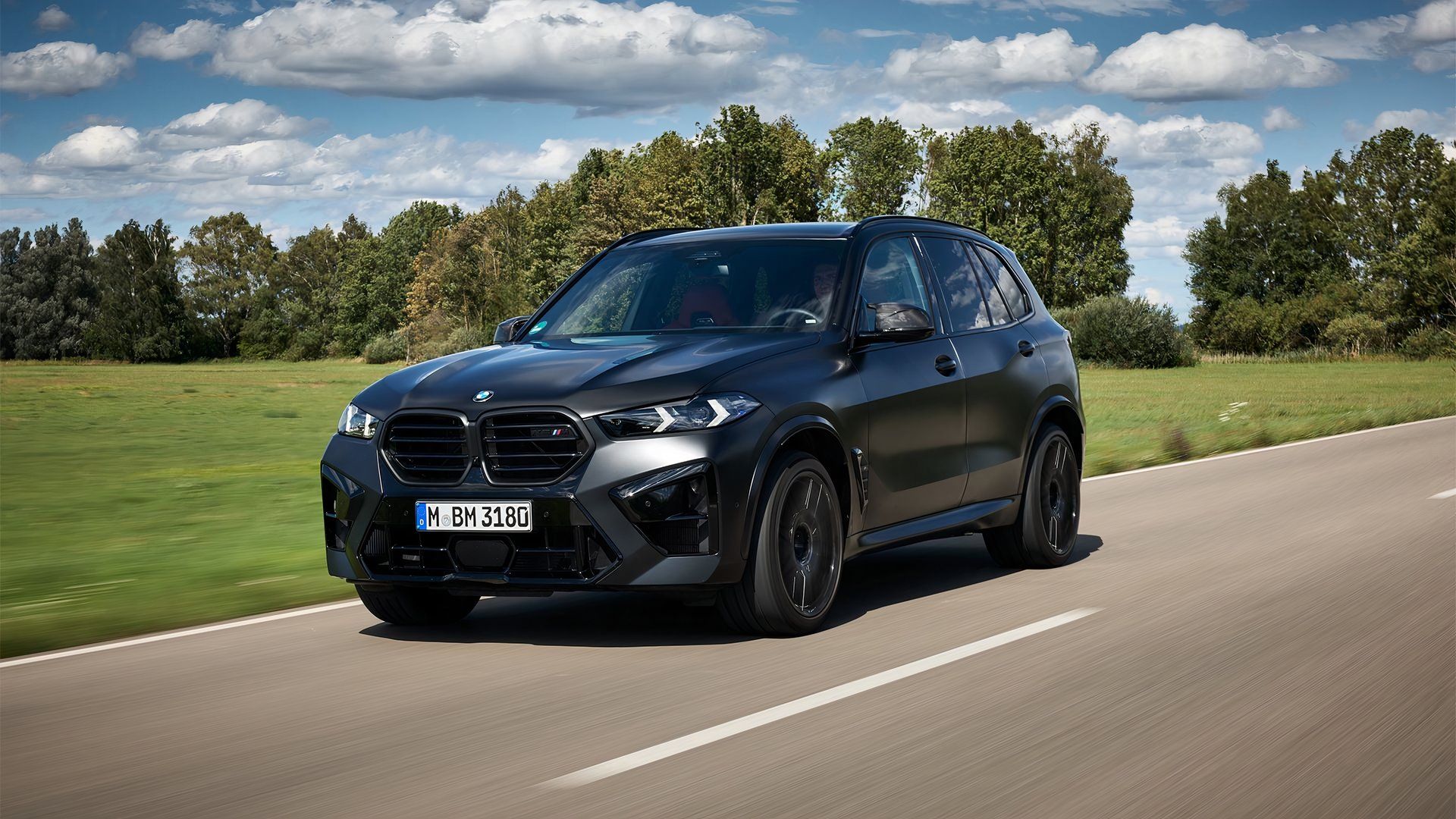 2024 BMW X5 M, front 3/4