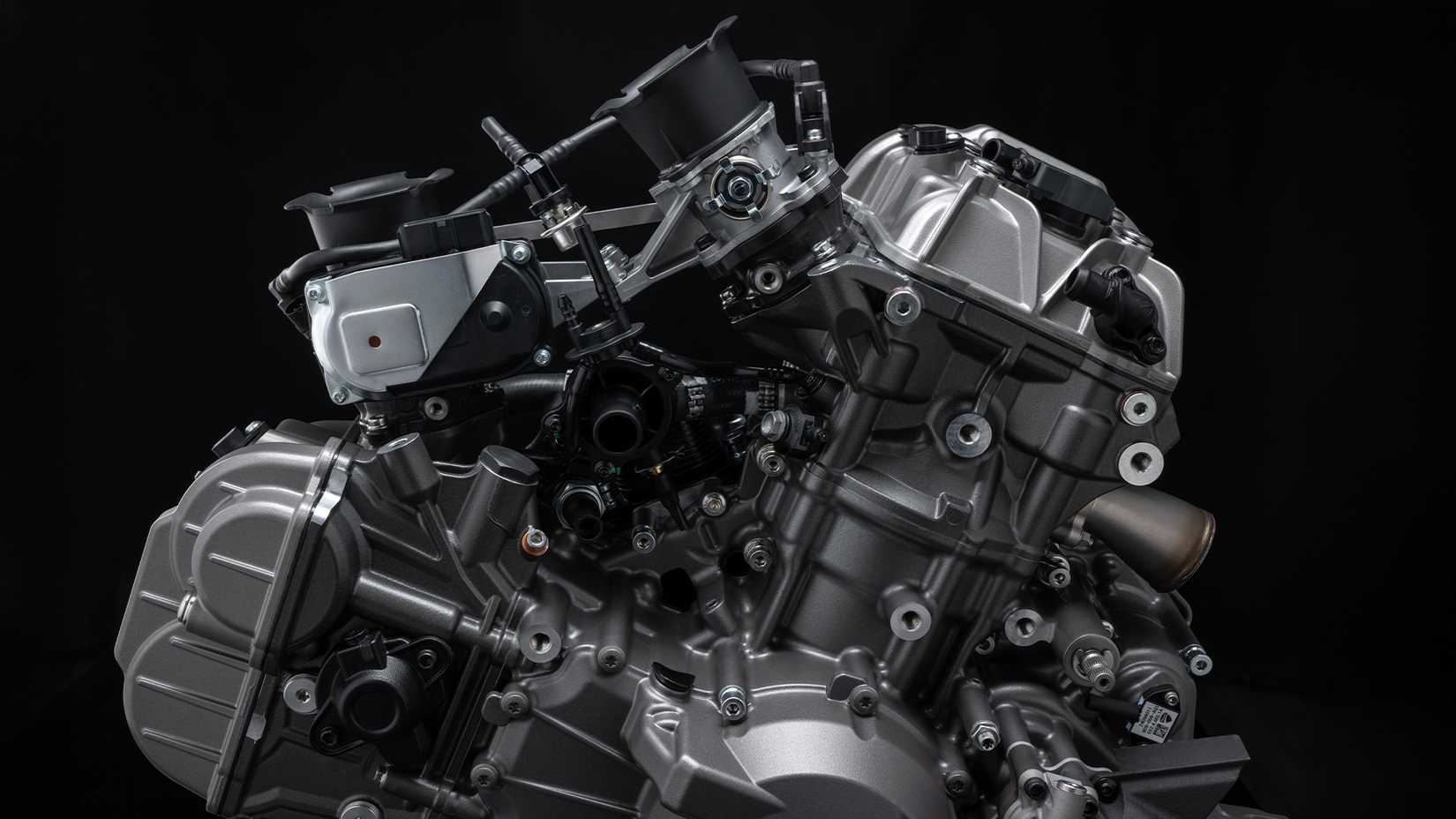 10 Reasons We'd Pick The New Ducati Panigale V2 Over The Yamaha R9