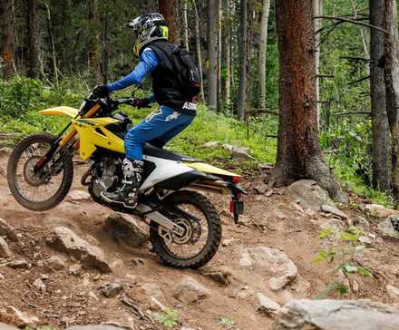 2025 SuzukiDR-Z4S ação 3