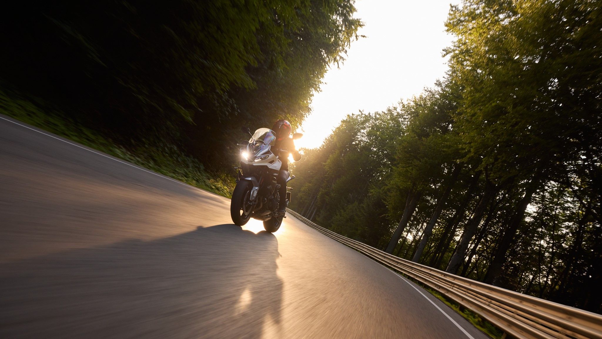 2025 Triumph Tiger Sport 660 Action (3)