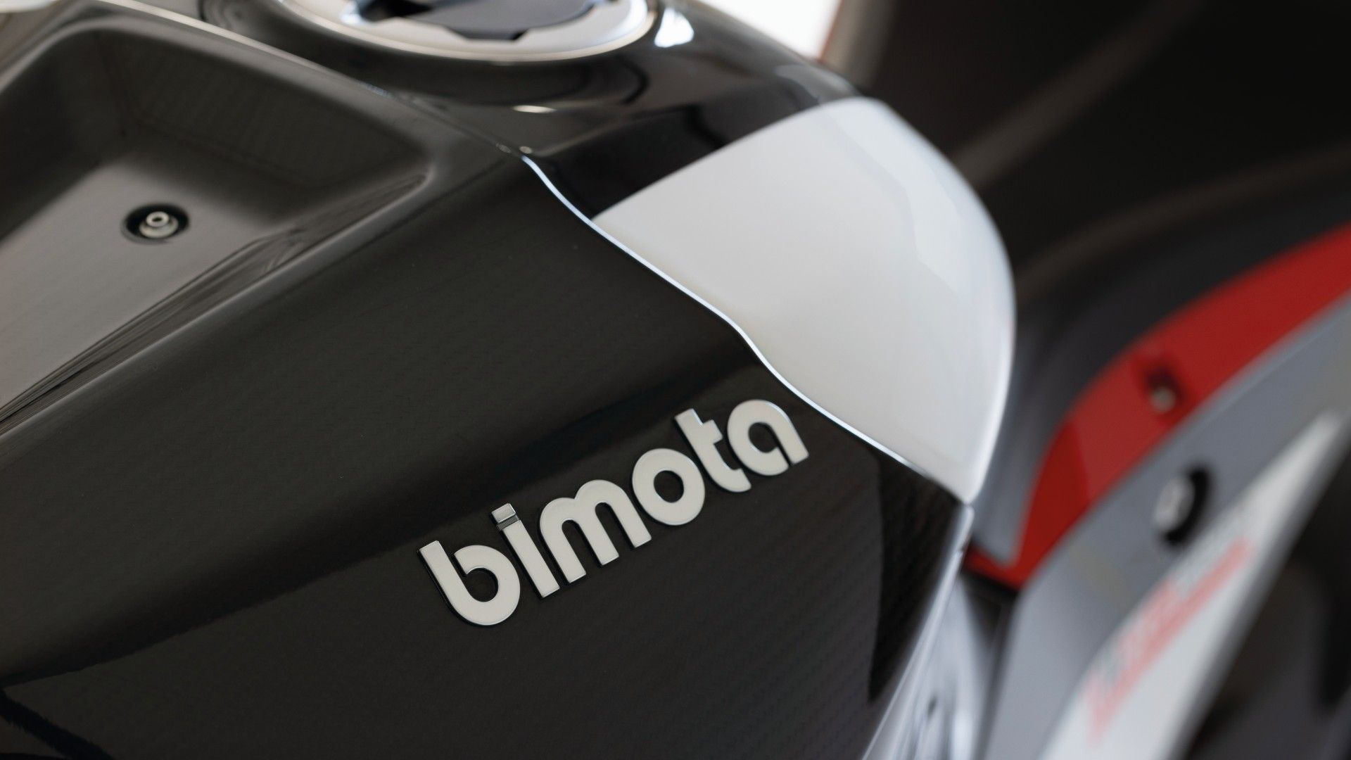 10 Reasons We'd Pick The Bimota KB998 Rimini Over The Kawasaki