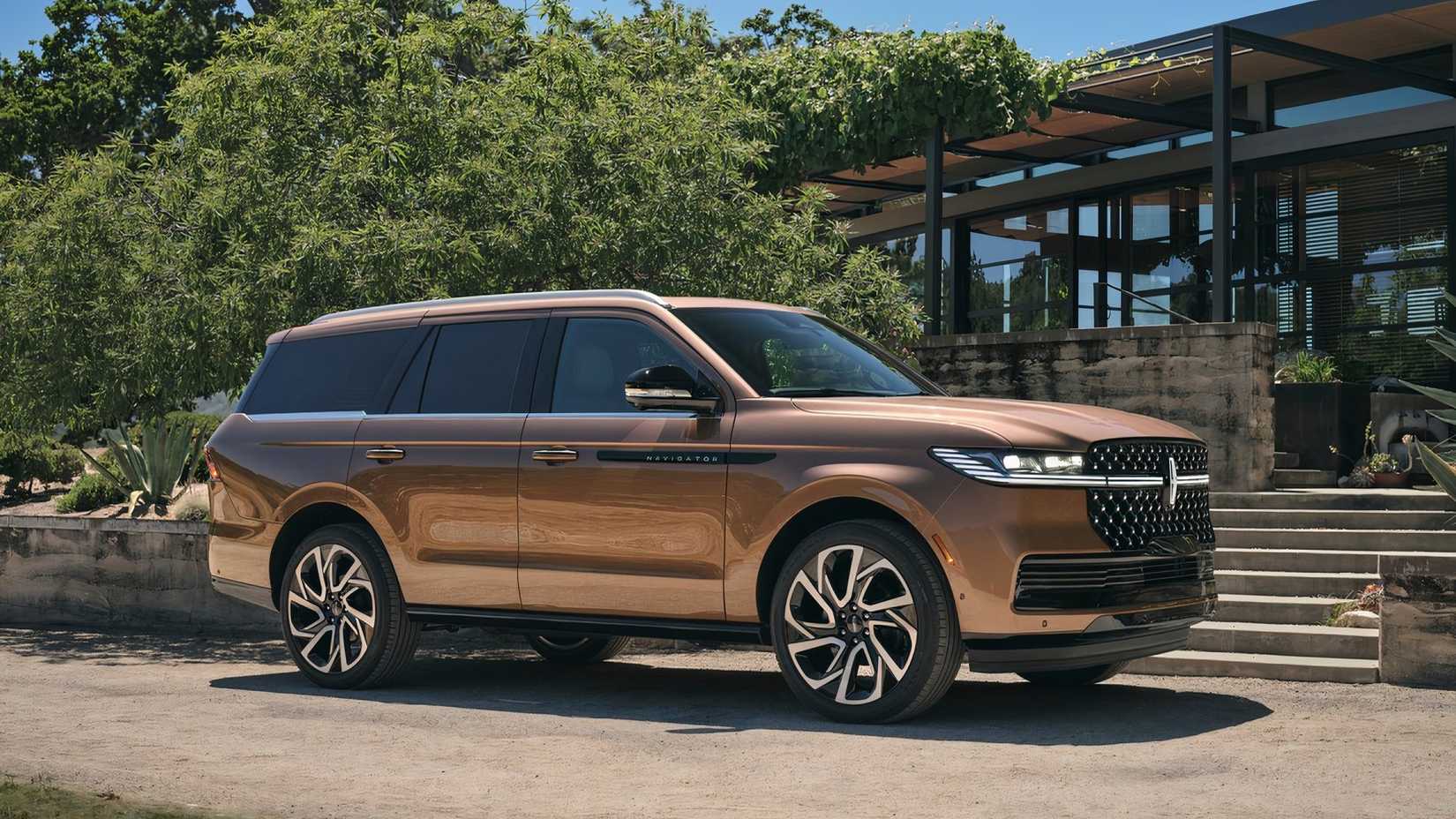 Lincoln Navigator, front quarter view