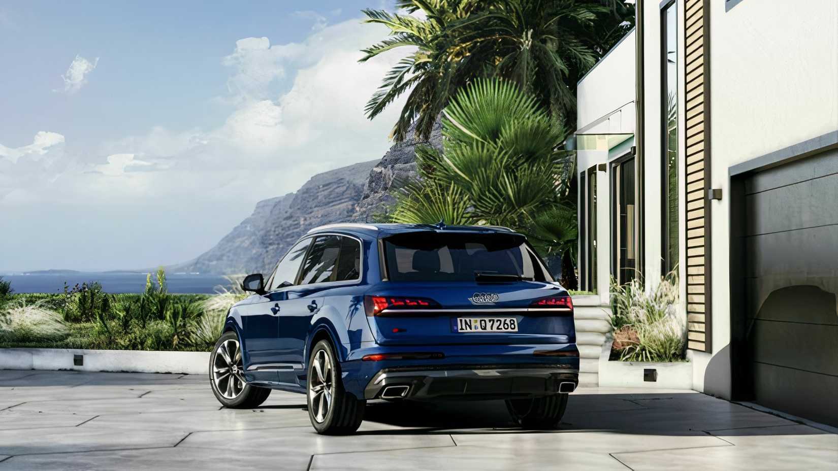Rear 3/4 shot of a 2025 Audi Q7