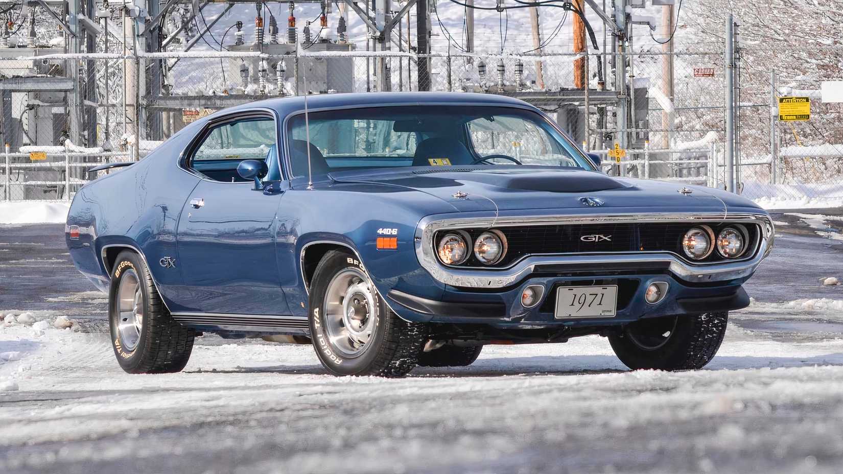 3/4 front view of 1971 Plymouth GTX 440 6BBL