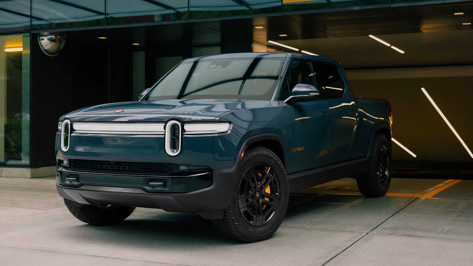 3/4 front view of 2024 Rivian R1T