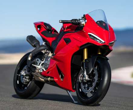 2025 Ducati Panigale V2 foto estática cinematográfica vista frontal do terceiro quarto