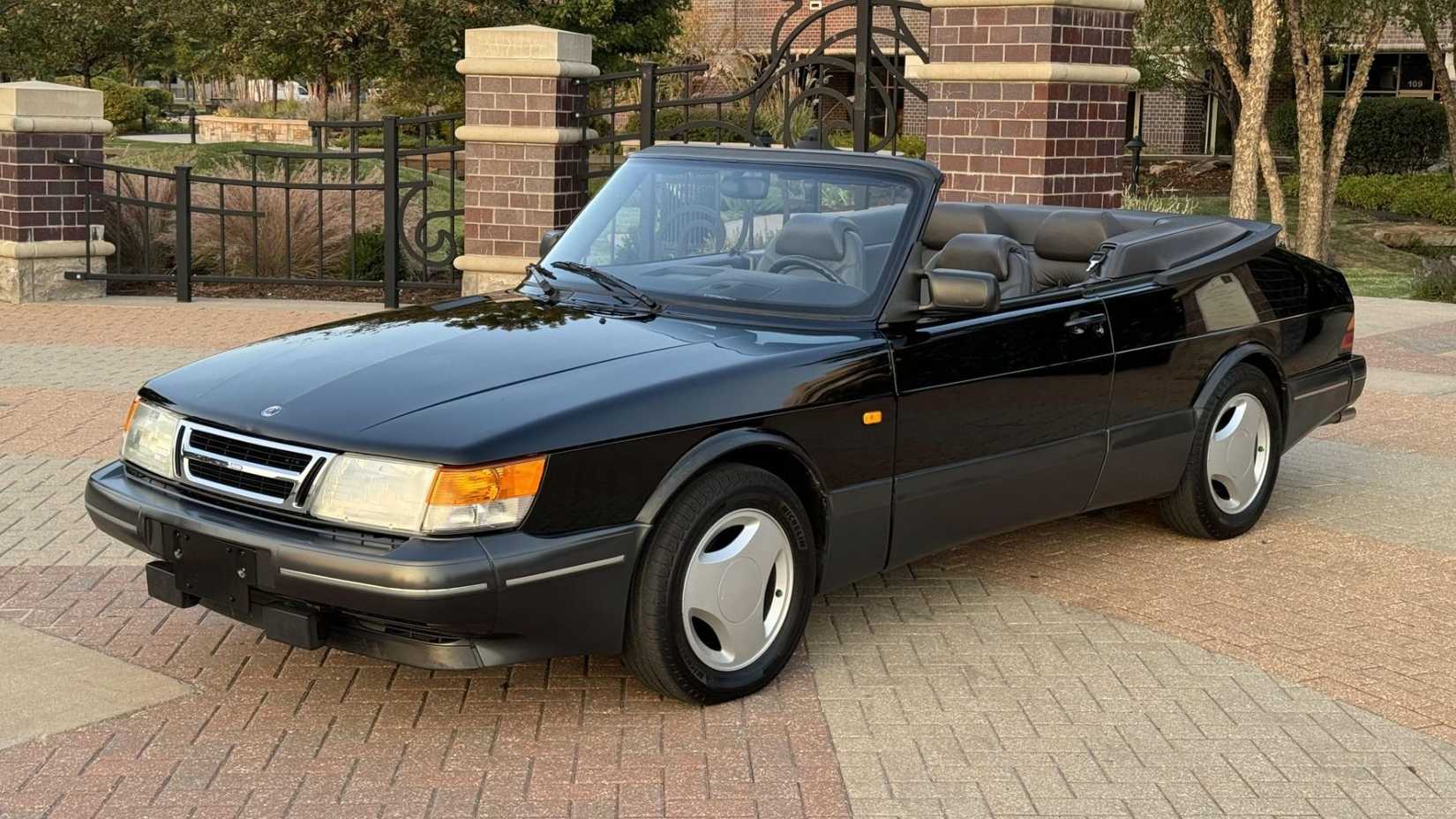 Saab 900