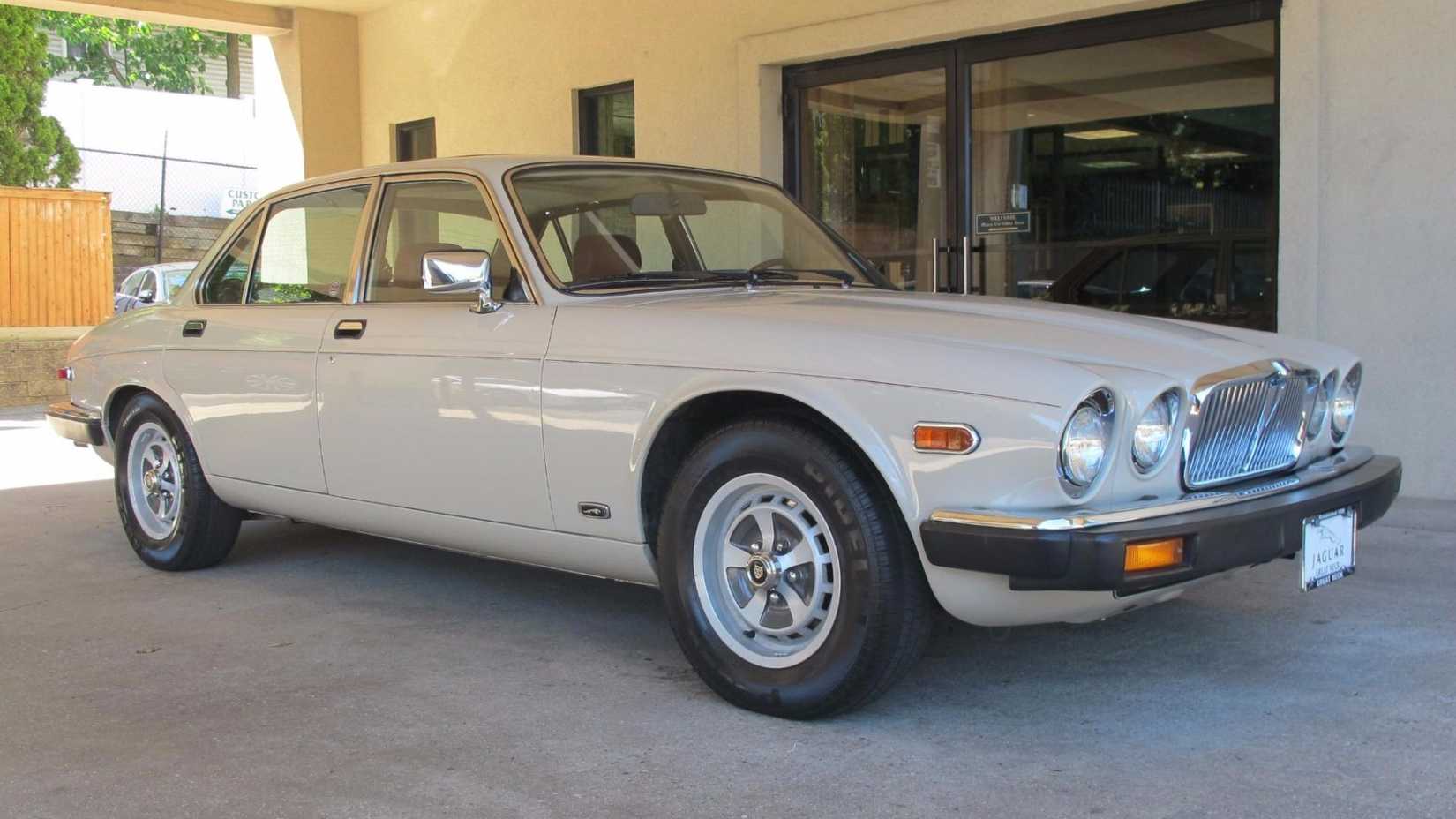 Jaguar XJ6 (Series III)