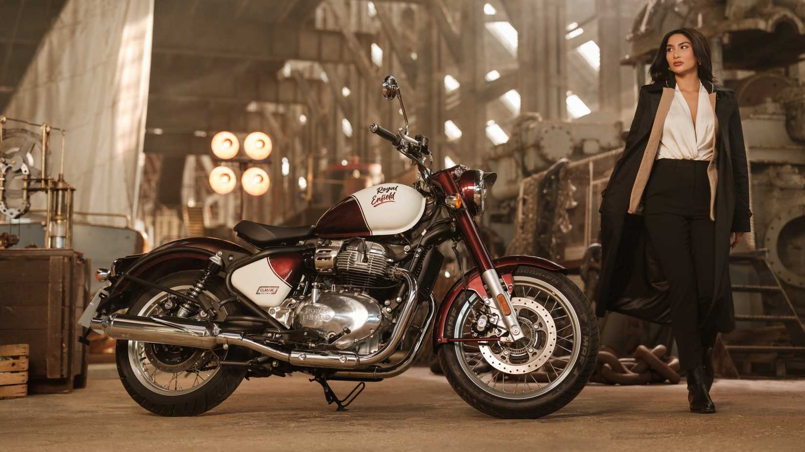 Royal Enfield Classic 650 Vallam Red vista de perfil lateral