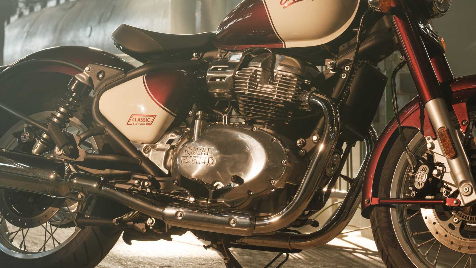 Close-up do motor bicilíndrico Royal Enfield Classic 650