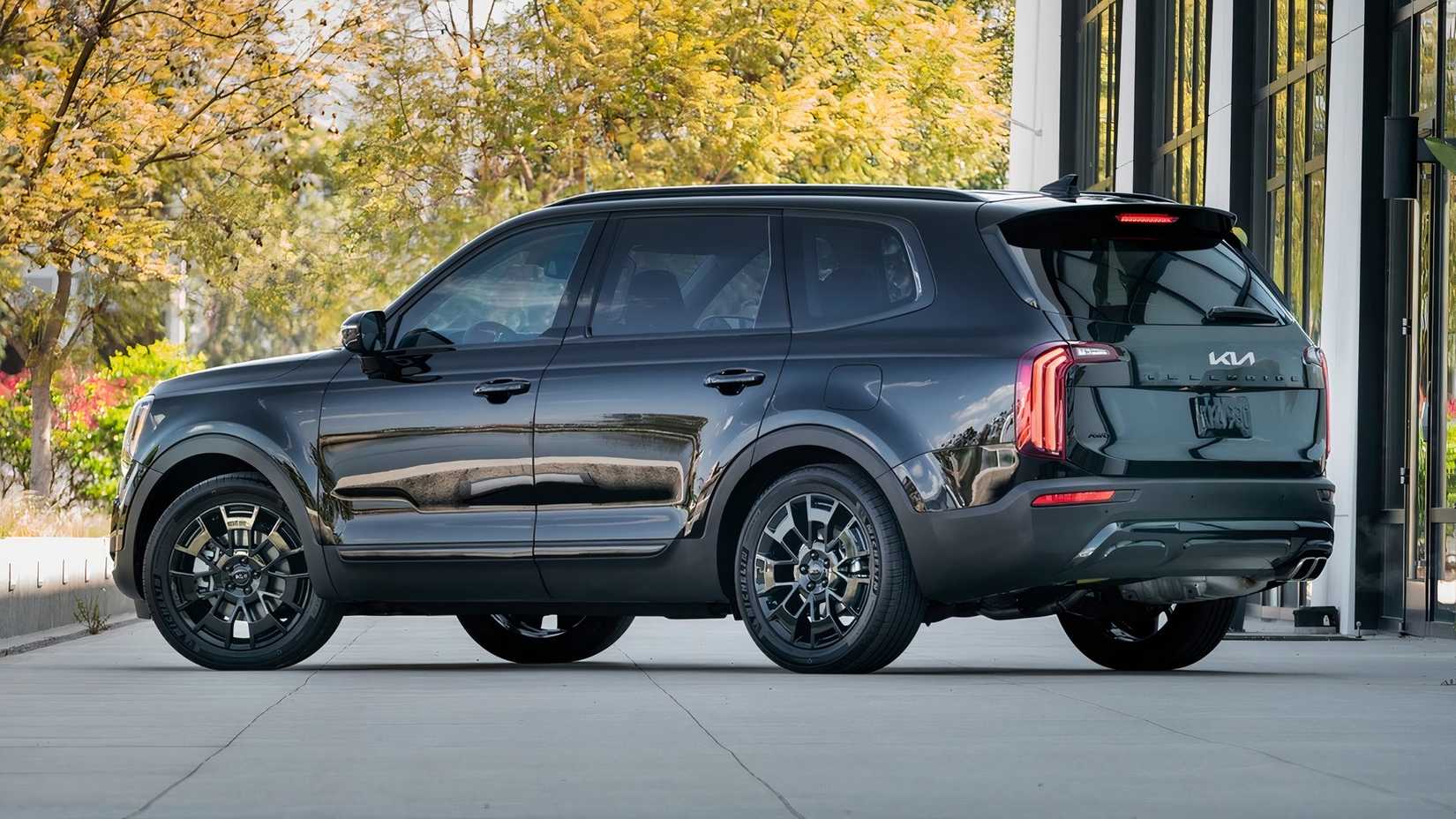 Side shot of a 2022 Kia Telluride