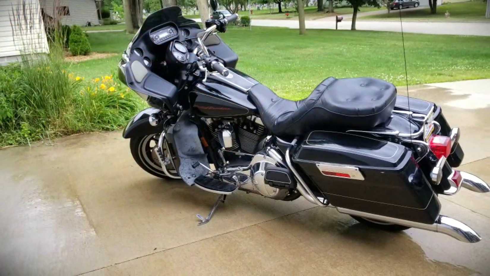 Foto estática ao ar livre de um Road Glide de 1999