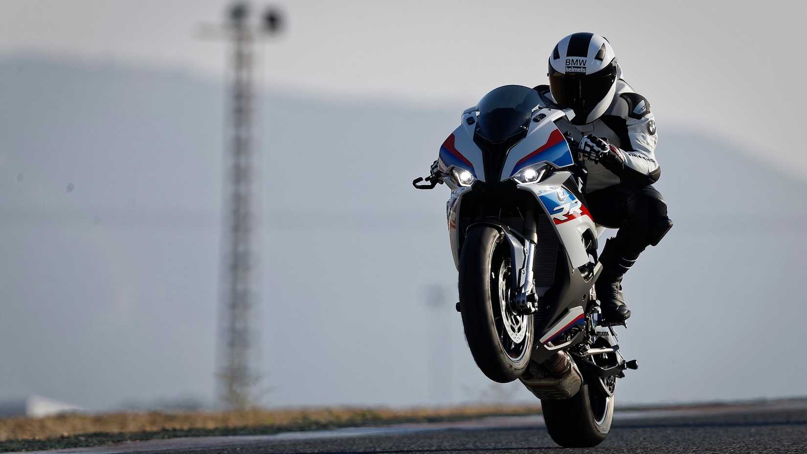 2019 S 1000 RR Frente Exterior Vermelho Azul e Cavalo Branco
