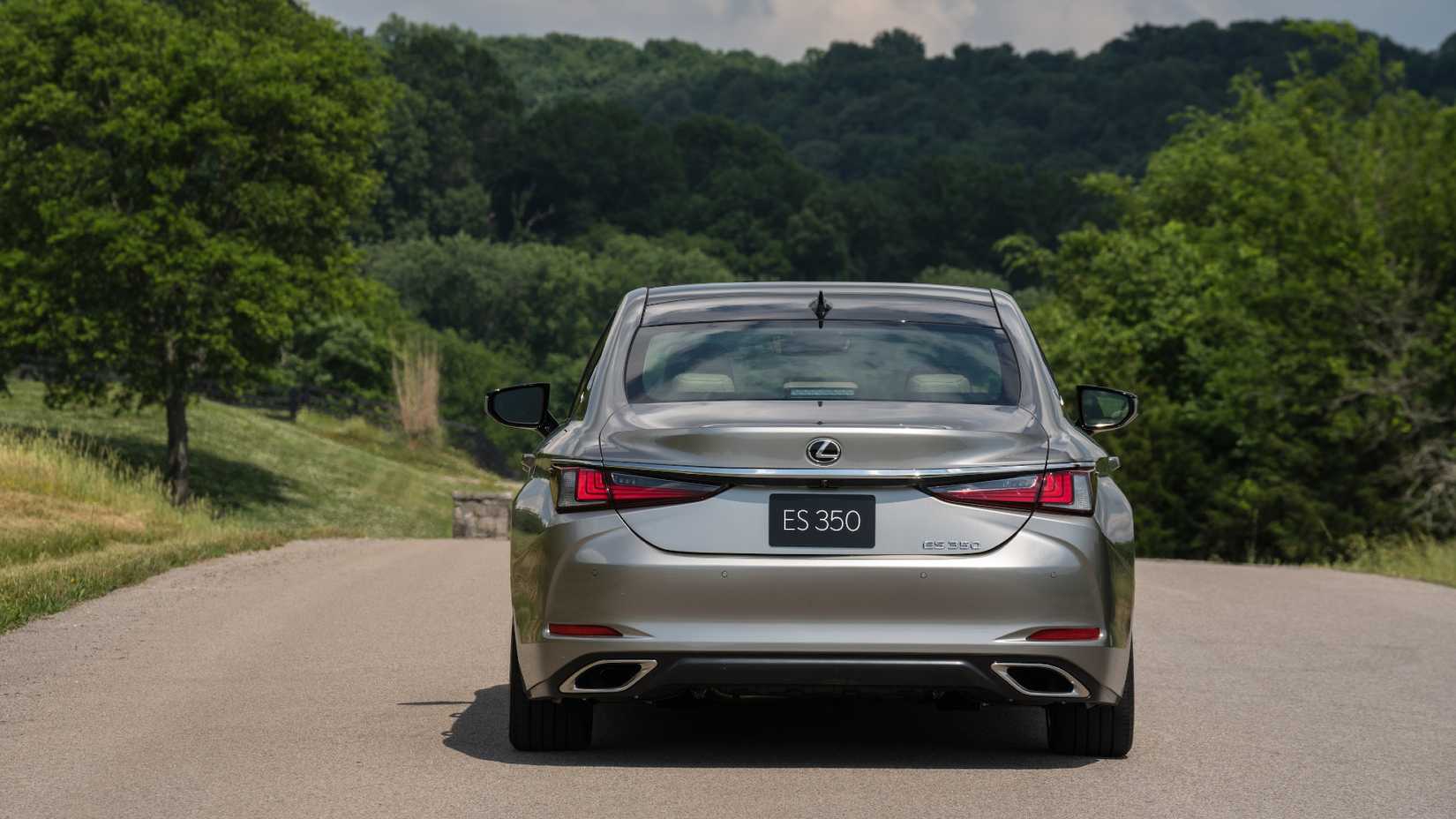 2019 Lexus ES rear shot
