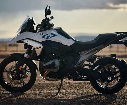 Foto externa esquerda do lado esquerdo da BMW R 1300 GS 2024