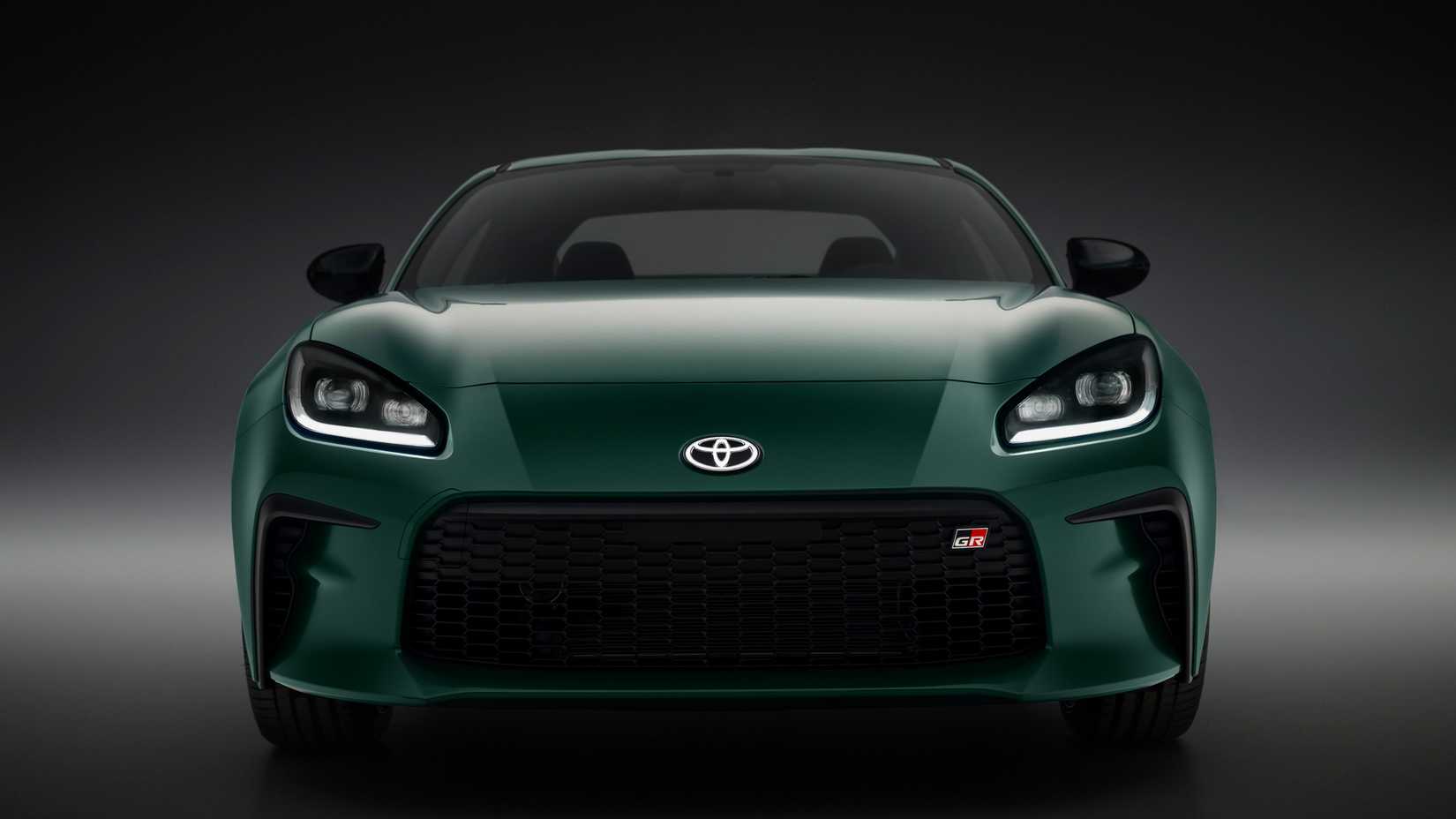 2025 Toyota GR86 Hakone Special Edition front studio shot