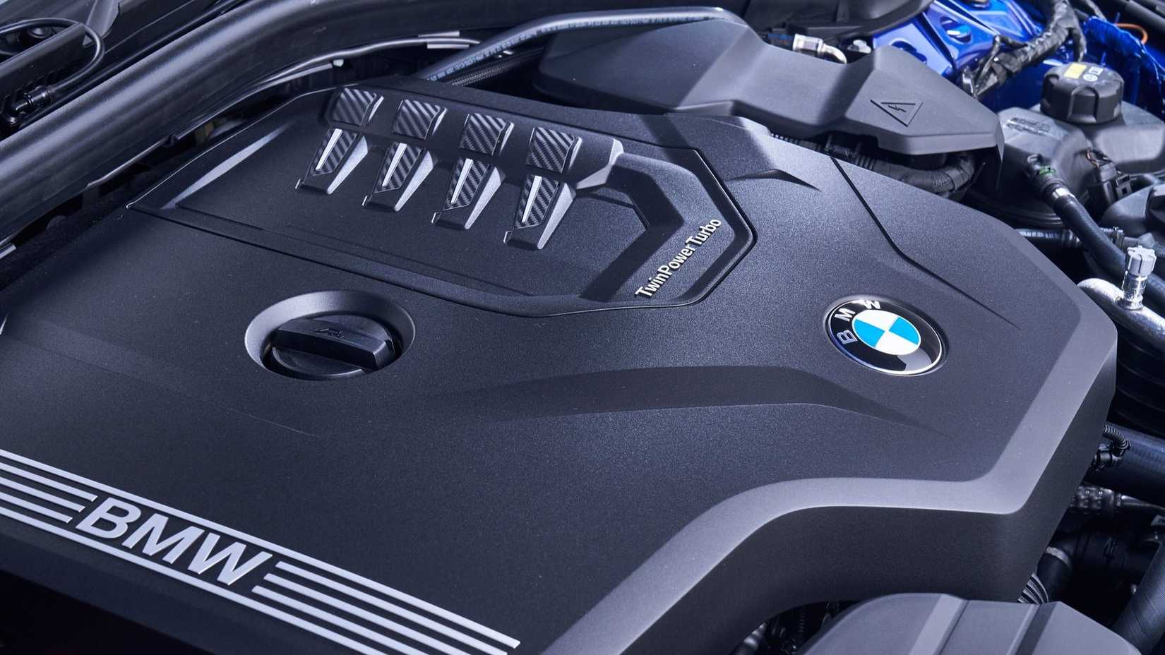 Engine bay in a 2019 BMW 3 Series