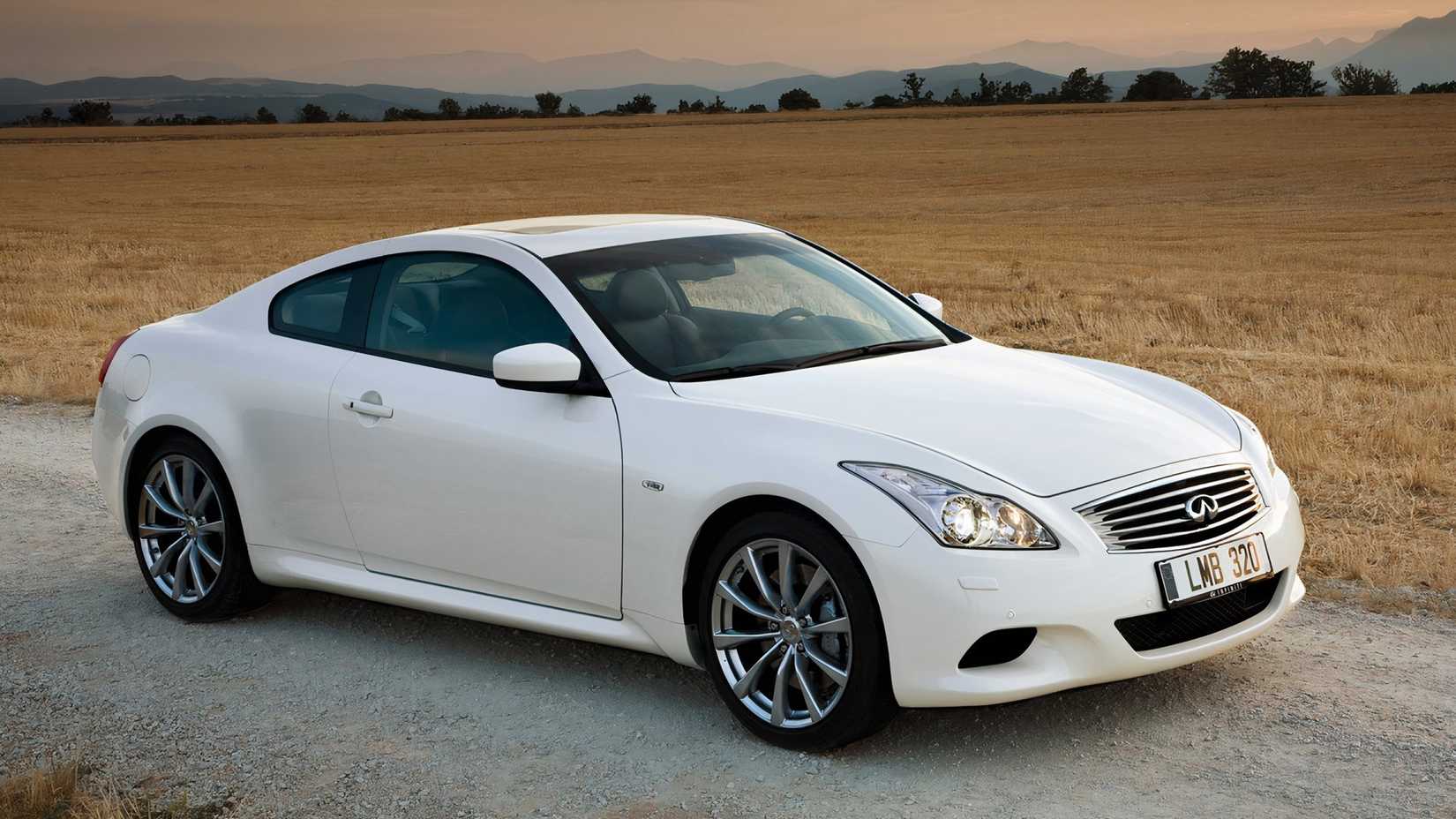 Infiniti G37, vista frontal