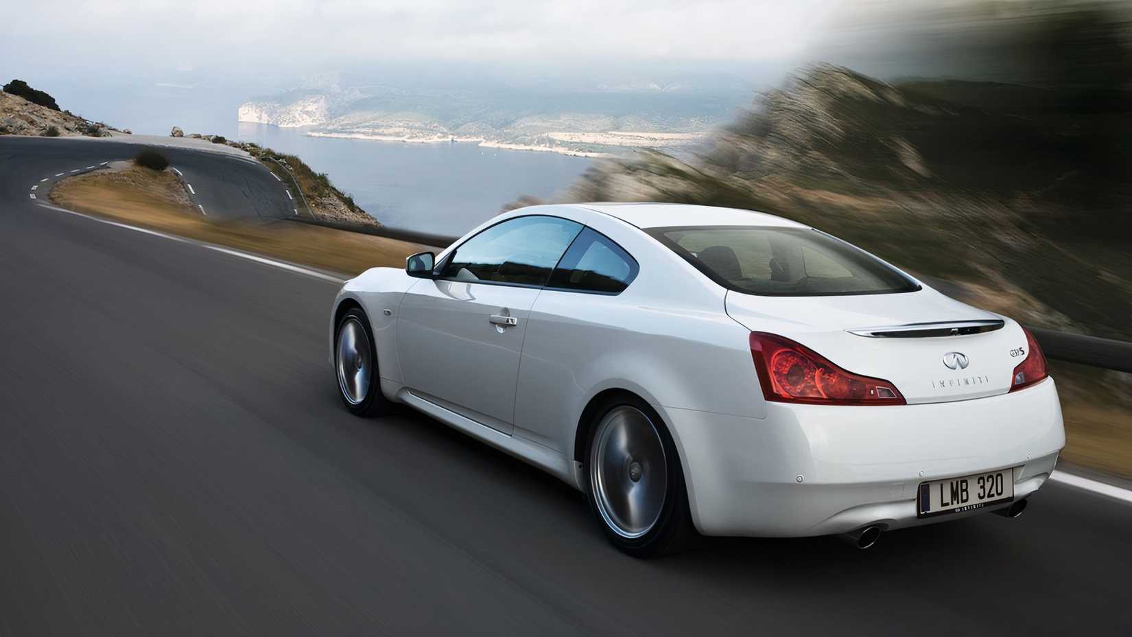 Infiniti G37, vista lateral traseira
