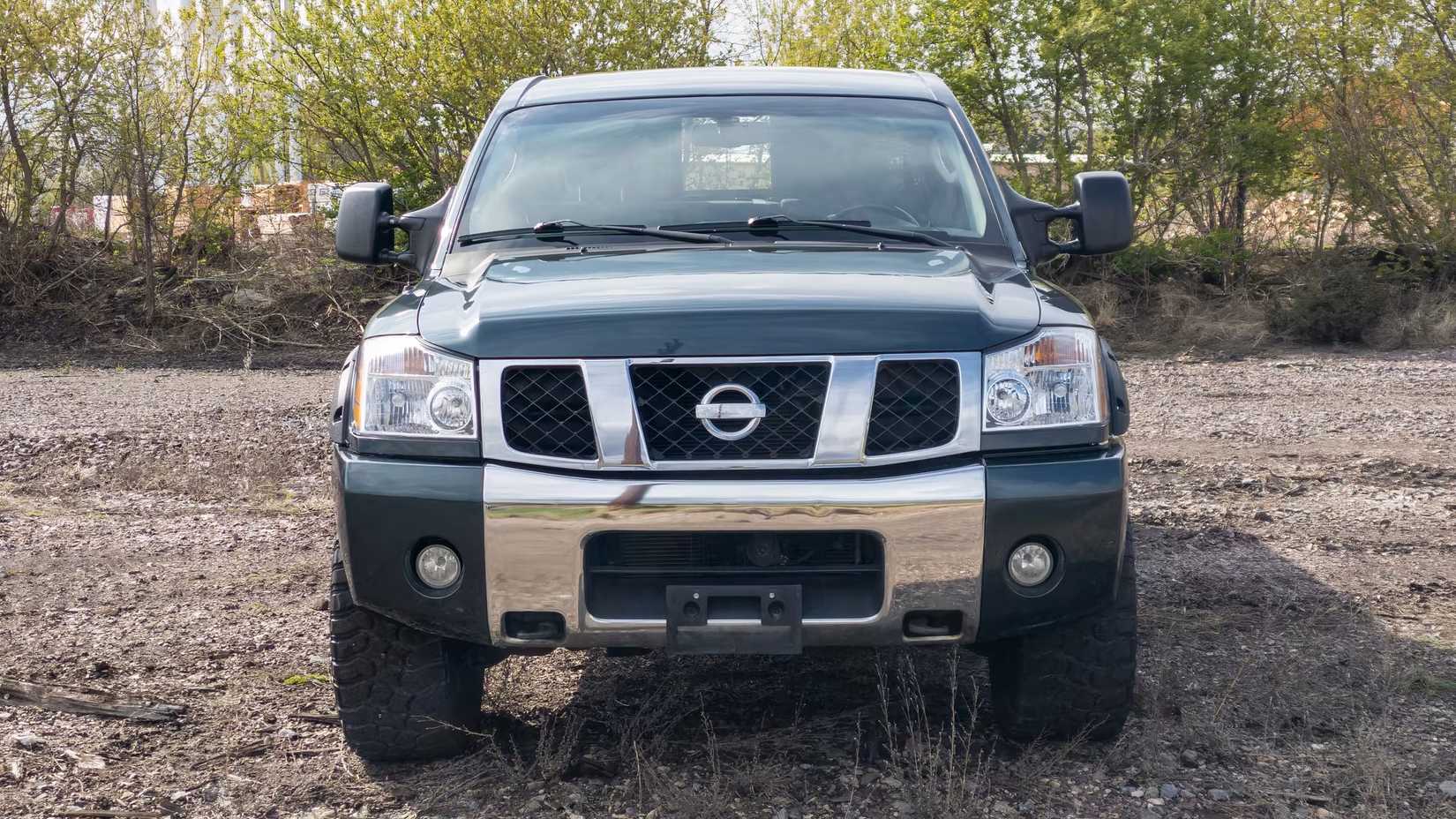 Nissan Titan 2006, vista de perfil frontal