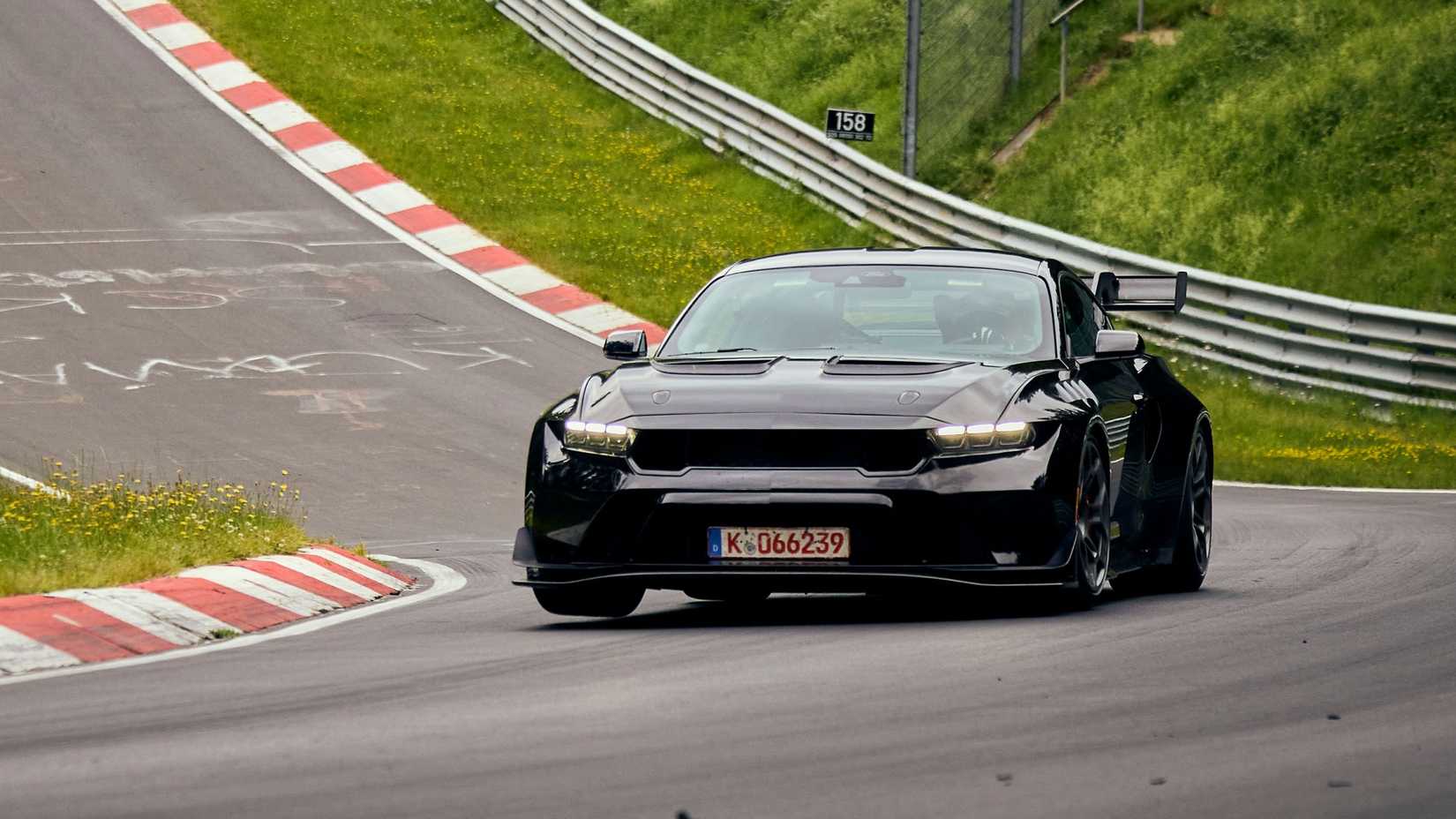 Ford Mustang GTD Nurburgring registra ângulo frontal na pista