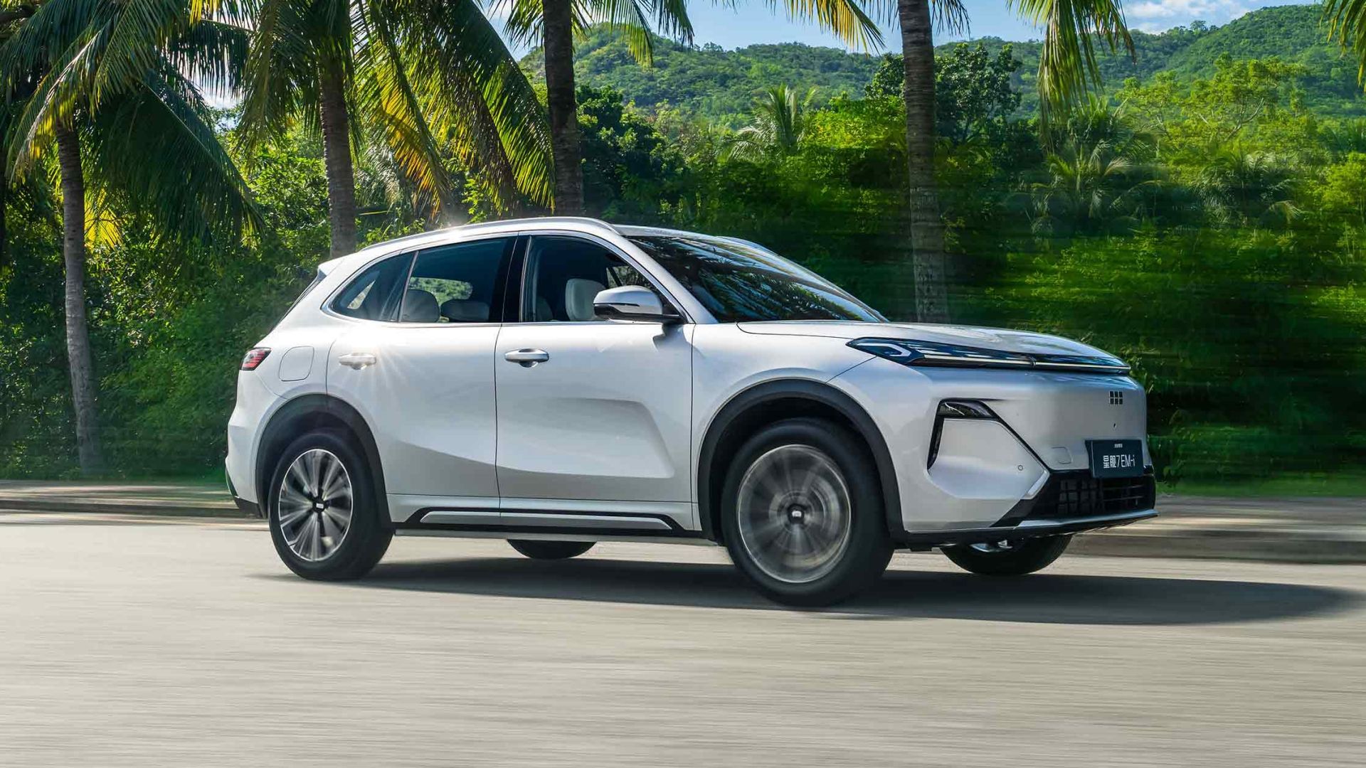Geely's AI Charging Tech Claims to Reverse EV Battery Wear
