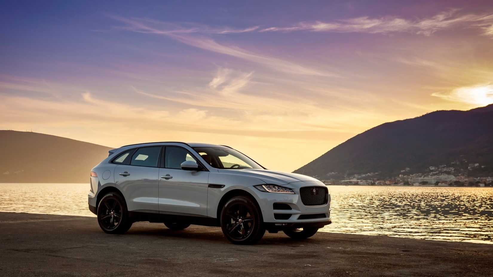 Front 3/4 shot of a 2017 Jaguar F-Pace