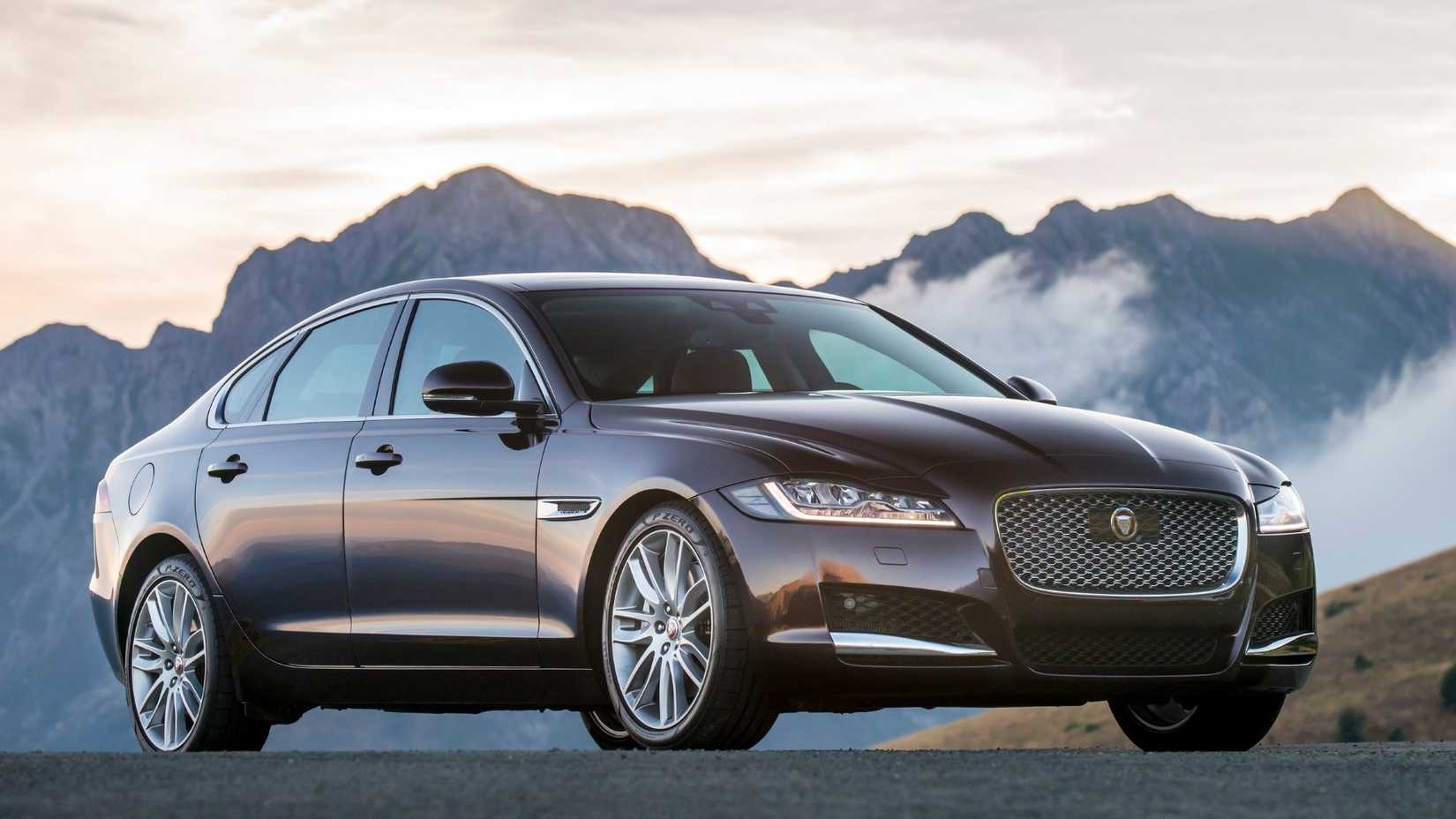 Front 3/4 shot of a parked 2016 Jaguar XF